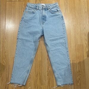Zara Light Blue Cropped Jeans with Frayed Hem